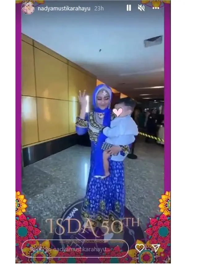 6 Potret Nadya Mustika Hadiri Pesta Ultah Iis Dahlia, Memesona Pakai Baju India