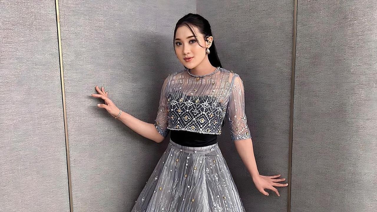 Penampilan Yeni Inka tak luput dari perhatian netizen. Mereka memuji penampilan Yeni Inka yang begitu cantik.<br>