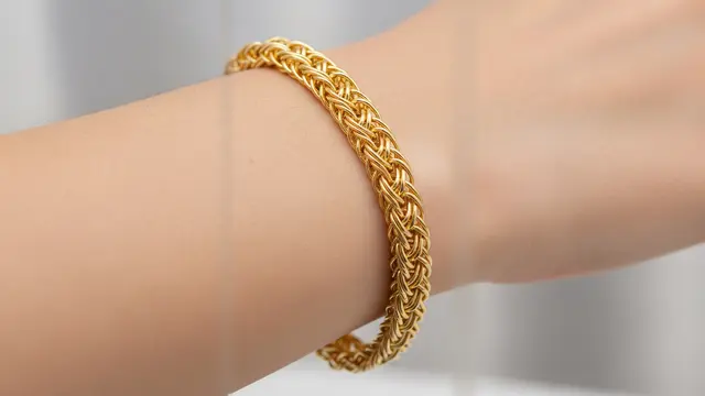 8 Pilihan Gelang Emas Rantai yang Ringan untuk Kegiatan Sosial yang Tetap Terlihat Rapi dan Elegan