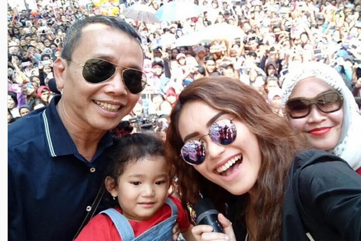 [Bintang] Ayu Ting Ting