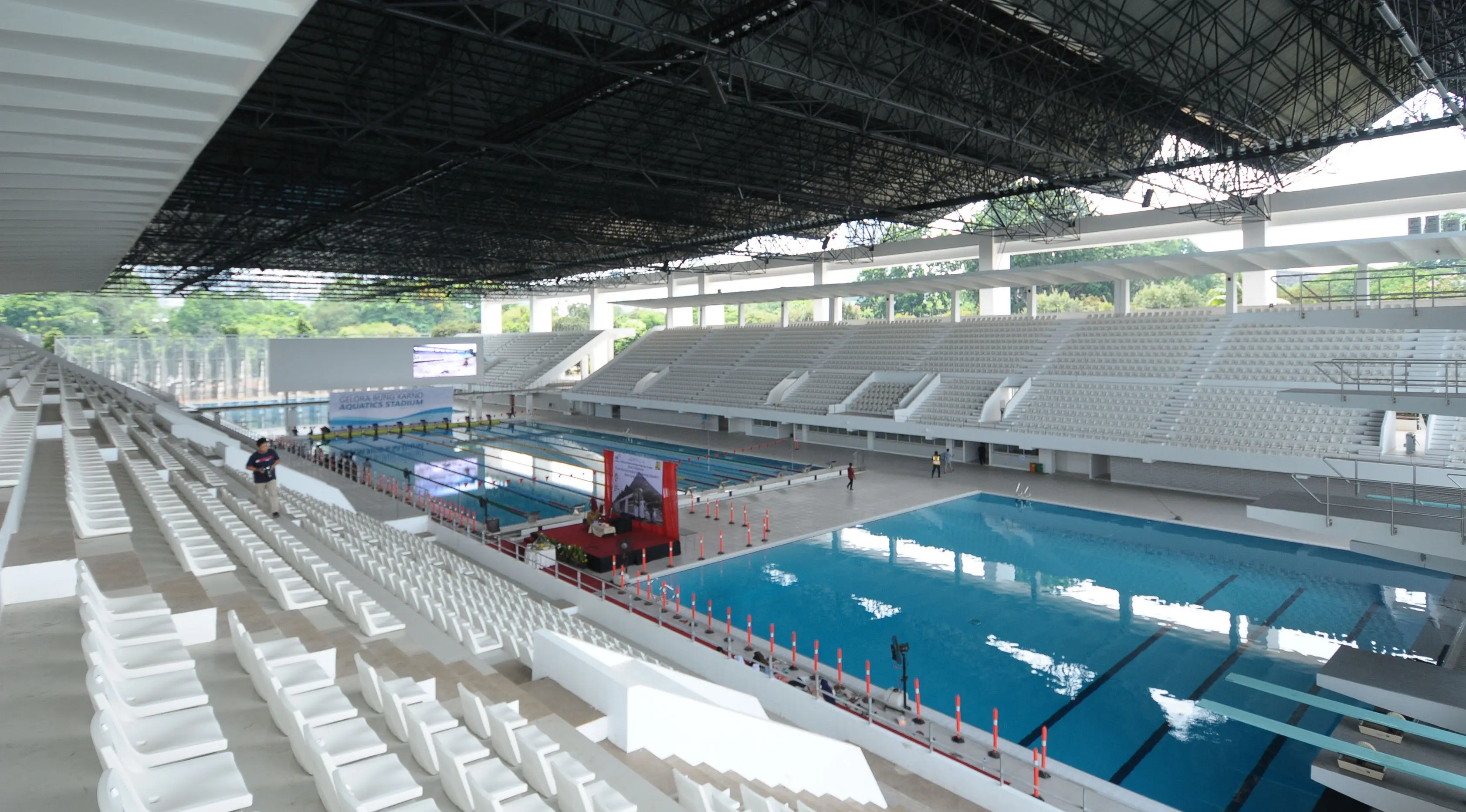 Stadion akuatik untuk renang dan lain-lain di komplek Gelora Bung Karno sudah selesai dibangun kembali (Liputan6.com/Helmi Fithriansyah)