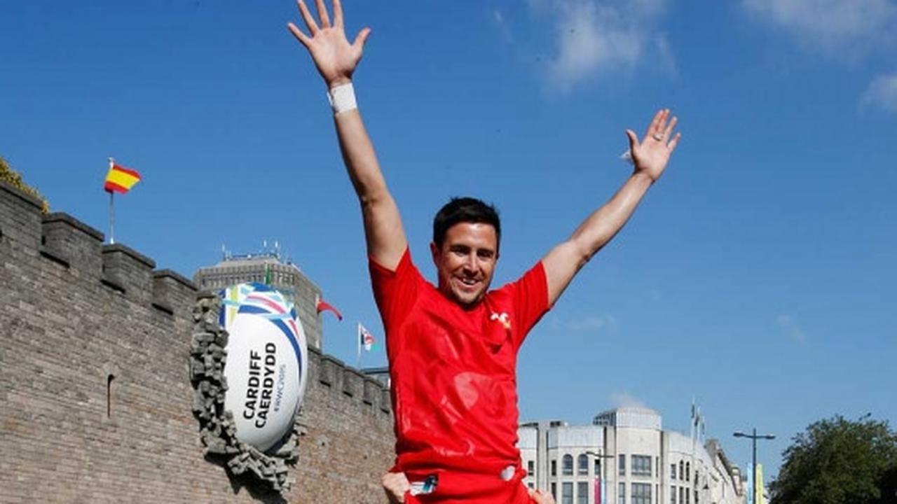 Bola raksasa tabrak dinding' ini mendadak hebohkan warga Wales