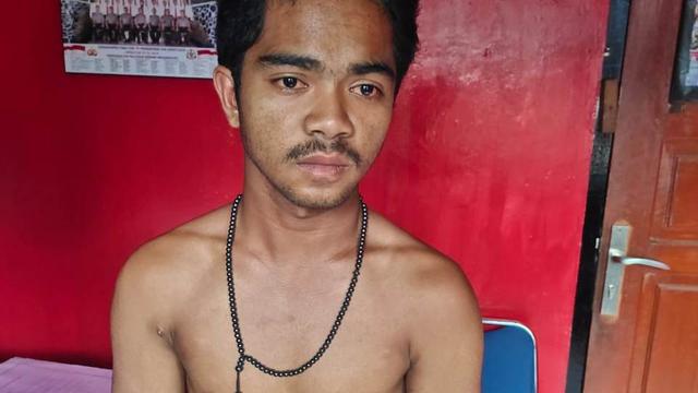 Tersangka penikaman di Buton Tengah yang diamankan polisi.(Liputan6.com/Ahmad Akbar Fua)