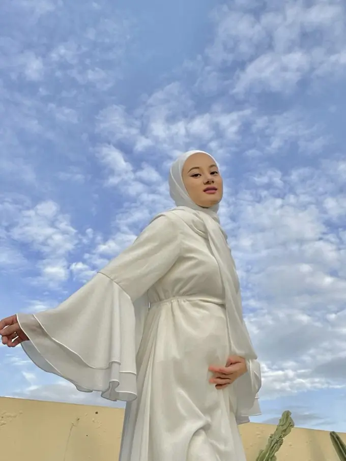 Dinda Hauw dan Rey Mbayang