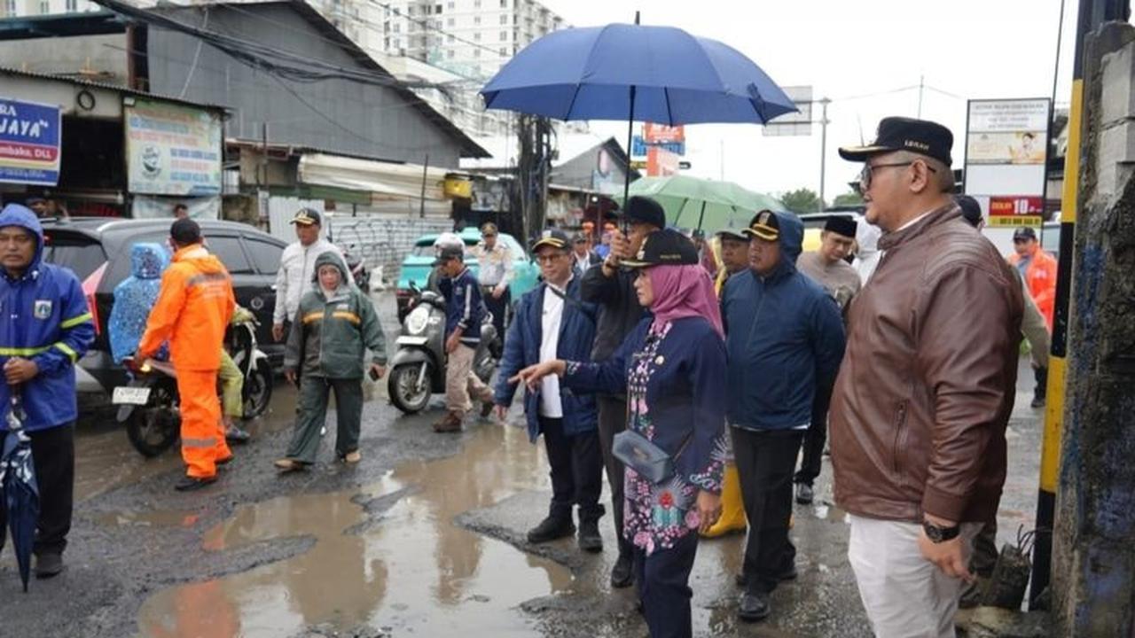 Pemkot Jakbar Sigap Tangani Sumbatan Drainase di Kalideres, Ungkap Rencana Jangka Panjang