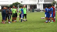 Gelar Latihan Perdana, Gomez Masih Kesulitan Nilai Skuat Persib