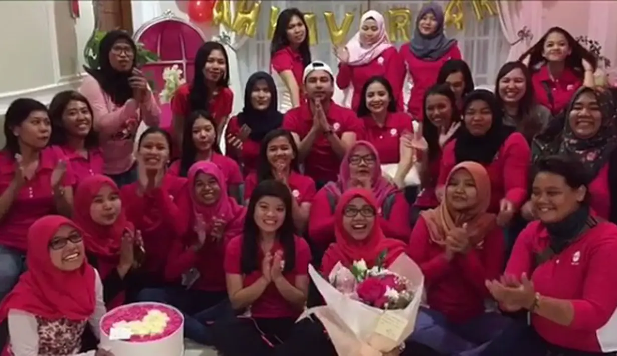 "Intinya sih kita saling percaya, menjaga rumah tangga ya jaga aja. Sama aja kaya yang lain. Paling penting saling ngedoain. Saling percaya," terang ayah dari Rafatar ini. (Instagram/ raffinagita1717)