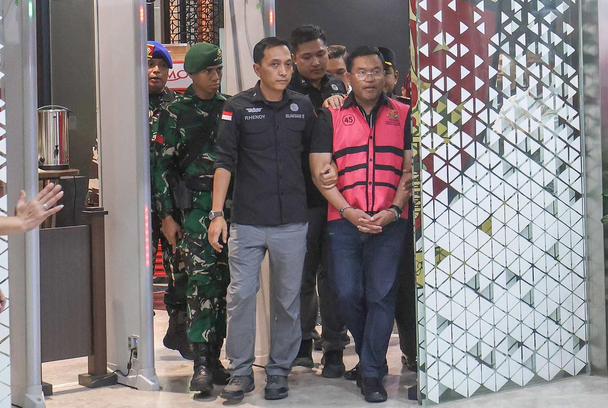 FOTO: Tiga Eks Pimpinan BGN Ditahan dalam Kasus Dugaan Korupsi Program MBG