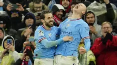 Manchester City sukses membungkam Bayern Munchen dengan skor telak 3-0 pada laga leg pertama babak perempatfinal Liga Champions 2022/2023 di Etihad Stadium, Rabu (12/4/2023) dini hari WIB. Tiga gol The Citizens masing-masing disumbangkan oleh Rodri pada menit ke-27, Bernardo Silva (70') dan Erling Haaland (76'). Dengan tambahan satu gol, Erling Halaand hingga kini telah mencetak total 45 gol di semua kompetisi musim ini dan mencatat rekor sebagai pemain tertajam Premier League di semua ajang dalam satu musim kompetisi. (AP Photo/Jon Super)