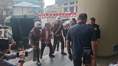 Febrie Adriansyah Tiba di Kejagung untuk Diperiksa TPPU