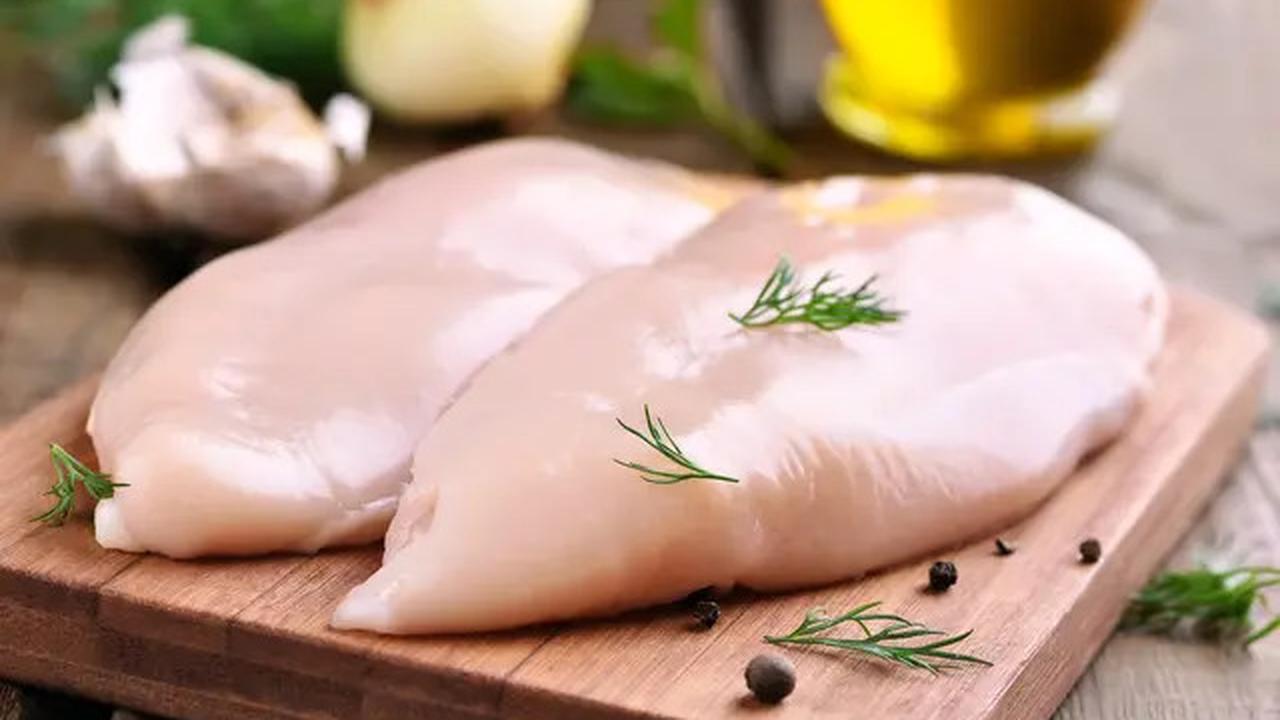 Rahasia Mencairkan Daging Ayam Beku Tanpa Air dan Microwave