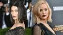 Nah! Sudah nggak perlu bukti lagi kalau Jennifer Lawrence dan Bella Hadid mirip lagi kan? (Imgur)