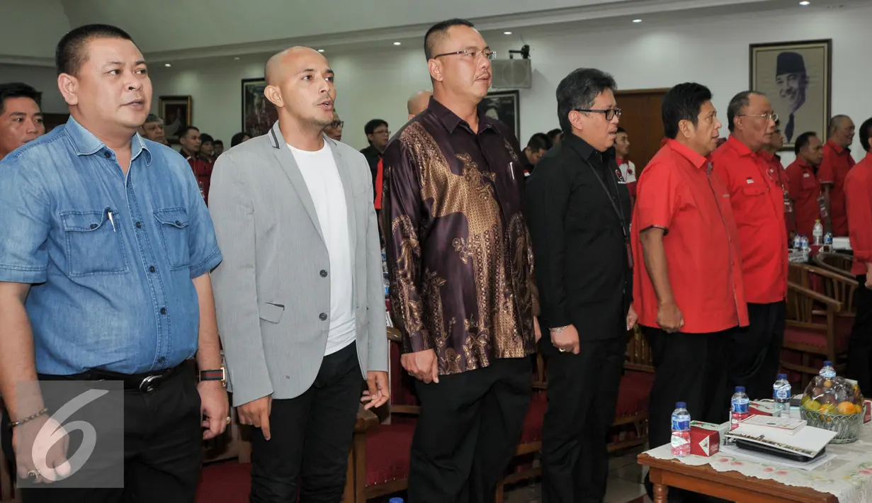 Sejumlah peserta pelatihan mengikuti pembukaan Pelatihan Manajer Penggerak Ekonomi Kerakyatan di kantor DPP PDIP, Lenteng Agung, Jakarta, Rabu (20/7). Pelatihan ini diikuti utusan dari 34 DPD PDIP seluruh Indonesia. (Liputan6.com/Yoppy Renato)