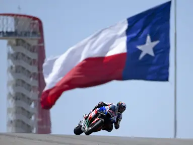 Pebalap LCR Honda, Alex Rins memacu motornya saat MotoGP Amerika 2023 yang berlangsung di Circuit of the Americas, Texas, Amerika Serikat, Senin (17/04/2023) dini hari WIB. (AP Photo/Darren Abato)