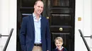 Keceriaan yang dialami Princess Charlote ini belum lama juga terlihat pada Prince George yang di hari pertama sekolahnya ditemani oleh ayahnya, Pangeran William. (Instagram/kensingtonroyal)