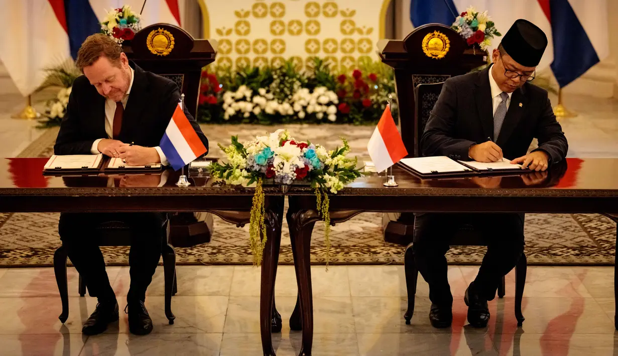 Keduanya melakukan pertemuan bilateral di Gedung Pancasila, Jakarta Pusat. (Yasuyoshi CHIBA/AFP)