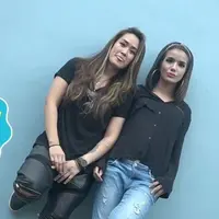 Heboh dengan foto ciuman Sheila Marcia dengan Melodya Vanesha. Seperti ini pengakuan Sheila. 