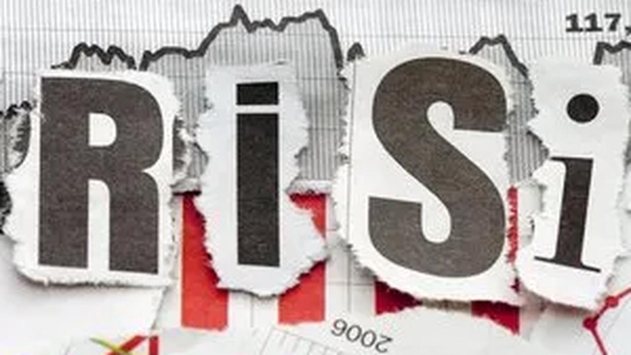 Sementara urgensi mengenai outsourcing semakin meningkat usai krisis ekonomi 1998.