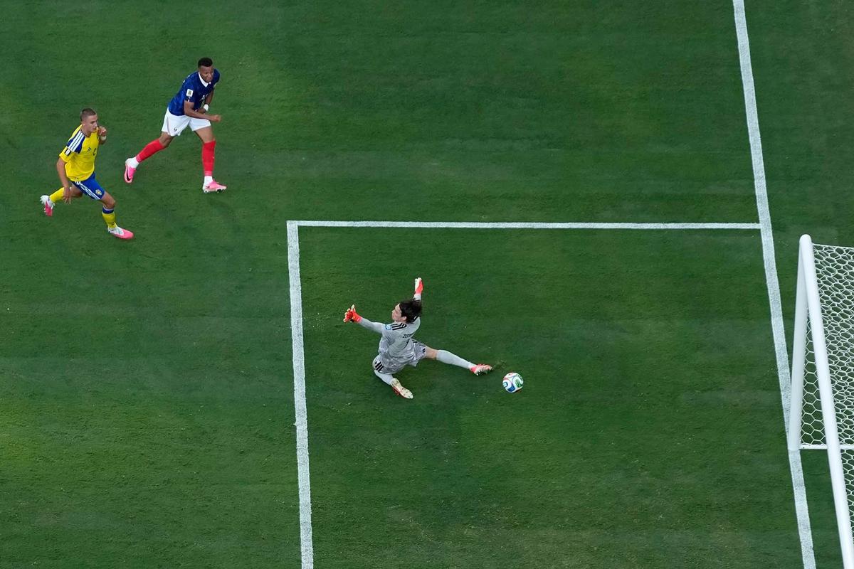 FOTO: Mbappe Bersinar Saat Prancis Libas Swedia