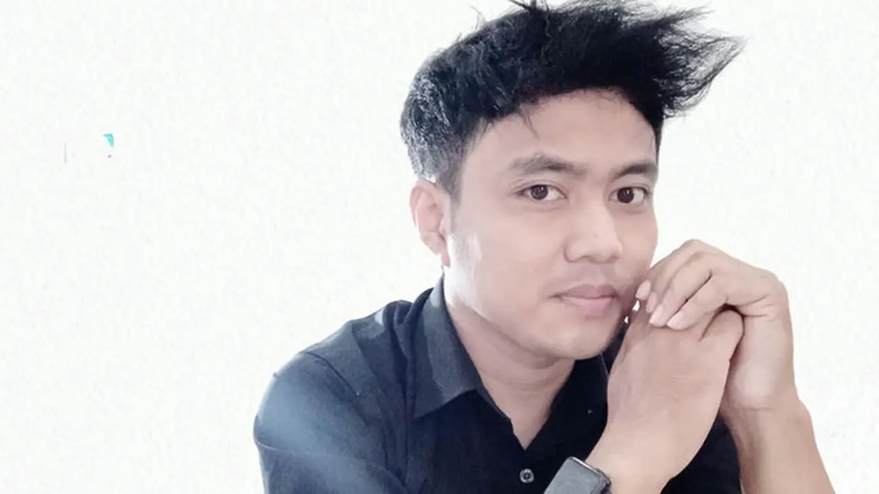 Artis penyanyi Daniakil