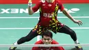 Pebulu tangkis ganda putra Indonesia, Fajar Alfian/Muhammad Rian Ardianto saat bertanding melawan Lee Yang/Wang Chi-Lin (China Taipei) pada Perempat Final Indonesia Masters 2022 di Istora Senayan, Jakarta, Jumat (10/6/2022). Fajar/Rian unggul dan melaju ke semifinal Indonesia Masters 2022. (Liputan6.com/Helmi Fithriansyah)