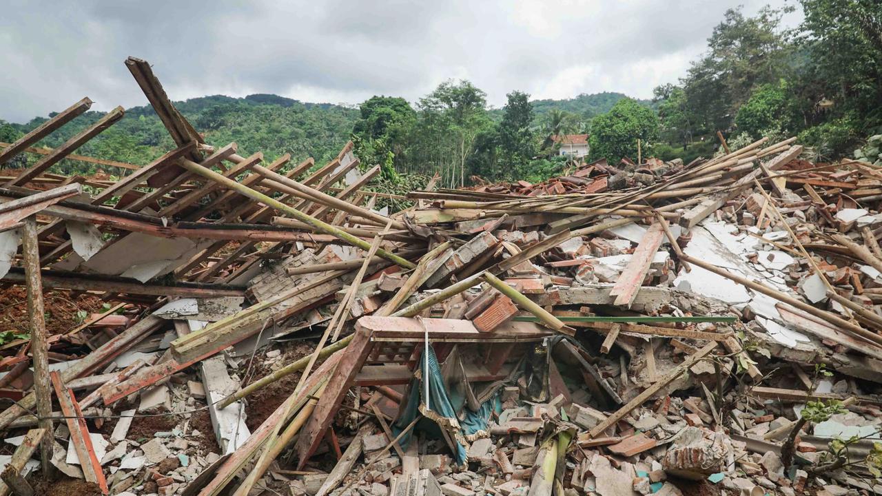 FOTO: Duka di Majenang, Longsor Telan Dua Nyawa & 21 Warga Masih Hilang
