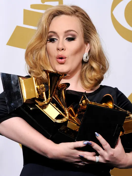 Hello merupakan lagu andalan Adele untuk album teranyarnya bertajuk 25 yang dijadwalkan rilis pada 25 November mendatang setelah sempat ditunda beberapa kali. (Bintang/EPA)