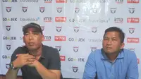  Pelatih Madura FC Salahuddin (kiri). (Liputan6.com/Muhammad Fahrul)