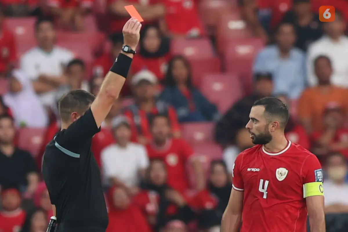 Foto: Kartu Merah Jordi Amat dan Blunder Ernando Ari Warnai Kekalahan Timnas Indonesia dari Irak di Kualifikasi Piala Dunia 2026