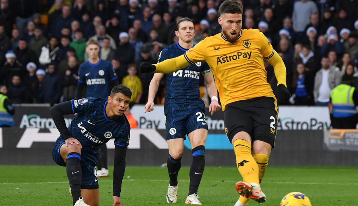 Wolverhampton Wanderers akhirnya bisa menambah gol di menit 90+3. Pemain belakang Matt Doherty mencetak gol setelah memanfaatkan dengan baik umpan silang dari Hugo Bueno. (AP Photo/Rui Vieira)