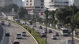 Kendaraan melintas di ruas Tol Dalam Kota, Jakarta, Kamis (30/1/2020). Terhitung mulai 1 Februari 2020, pemerintah akan menaikkan tarif Tol Dalam Kota untuk ruas Cawang-Tomang-Pluit dan Cawang-Tanjung Priok-Ancol Timur-Jembatan Tiga/Pluit. (Liputan6.com/Herman Zakharia)