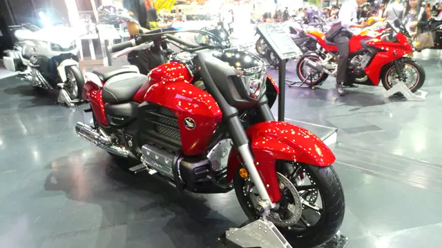Gagahnya Motor Honda Goldwing F6C Bermesin 1,8 Liter 