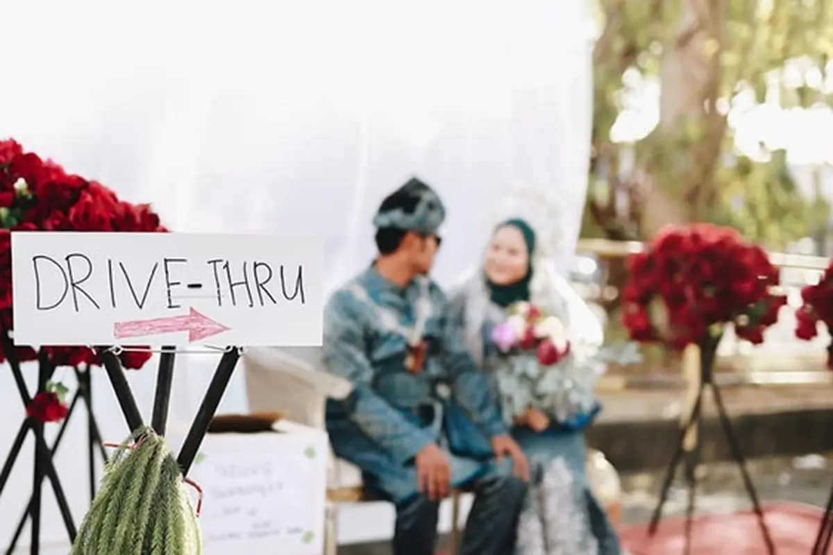 Marak Virus Corona, Ini 6 Potret Pernikahan Unik Pakai Konsep Drive-Thru