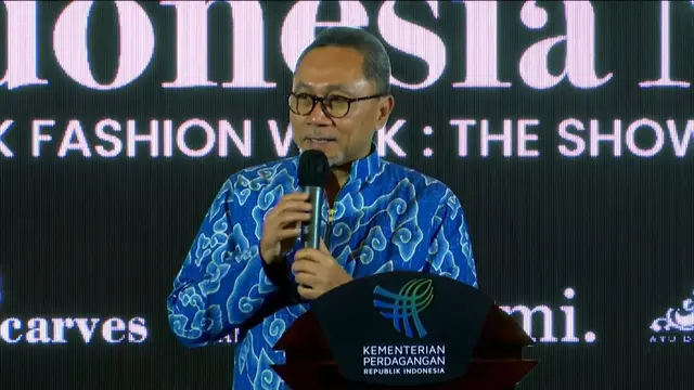 Menteri Perdagangan Zulkifli Hasan dalam media briefing tentang keikutsertaan JMFW 2024 dalam kegiatan New York Fashion Week (NYFW) di Kementerian Perdagangan, Selasa (31/1/2023).