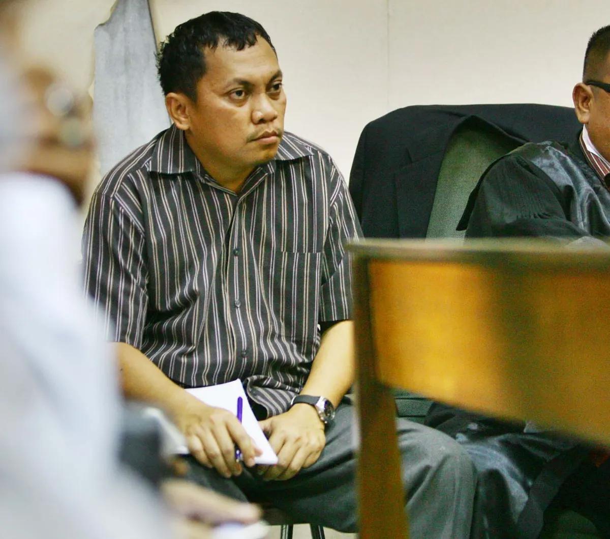 Gayus Paling Fenomenal.

Nama pegawai pajak Gayus Tambunan pernah bikin heboh medio 2010-2011. Dia diketahui memiliki kekayaannya yang jumlahnya fantastis.

Laporan PPATK, Gayus memiliki harta senilai Rp100 miliar. Padahal, gaji resminya hanya Rp12,1 