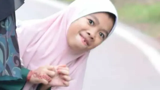 6 Pose Nyeleneh dalam Foto Lebaran Keluarga, Bikin Senyum Sendiri