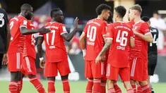 Pemain baru Sadio Mane dan Matthijs de Ligt menjalani debut yang manis bersama Bayern Munchen. (Rob Carr/Getty Images/AFP)