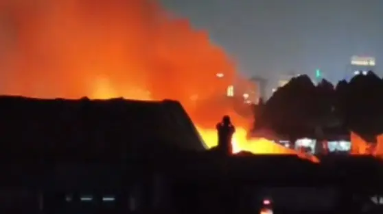 Viral Dugaan Tewasnya Penghuni Kos yang Terbakar di Kemayoran