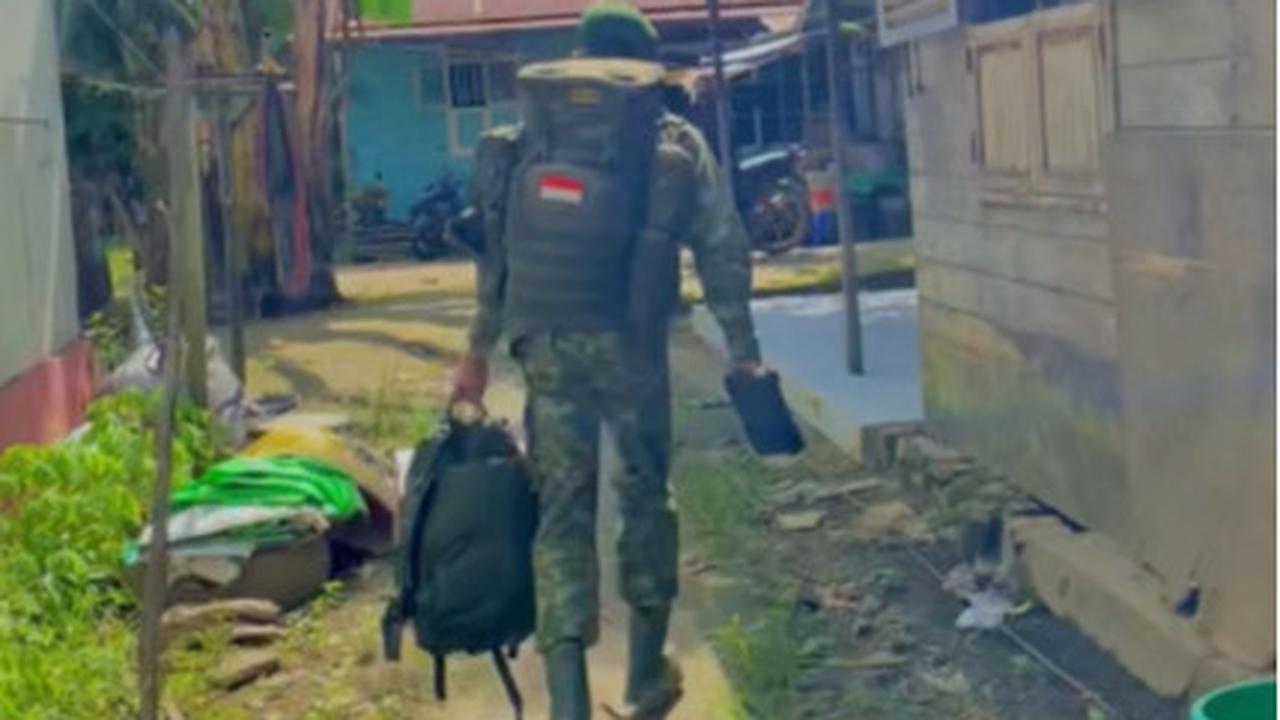 3 Tahun Tak Pulang, Momen Anggota TNI Beri Kejutan untuk Ibunya Ini Bikin Haru