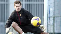 Belgian goalkeeper Logan Bailly during a Belgian National team training session on March 24, 2009 in Genk, to prepare their World Cup soccer qualification match against Bosnia-Herzegovina. AFP PHOTO/YORICK JANSENS
