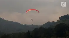 Tim paralayang putri Indonesia harus puas dengan medali perak dari nomor ketepatan mendarat setelah bertanding di Gunung Mas, Bogor.