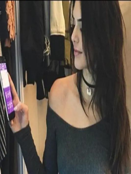 Seperti yang dilansir oleh Dailymail, sudah menjadi tradisi setiap 2 bulan sekali Kendall Jenner melakukan 'Ritual' bersih-bersih lemari pakaiannya. (dailymail/Bintang.com)