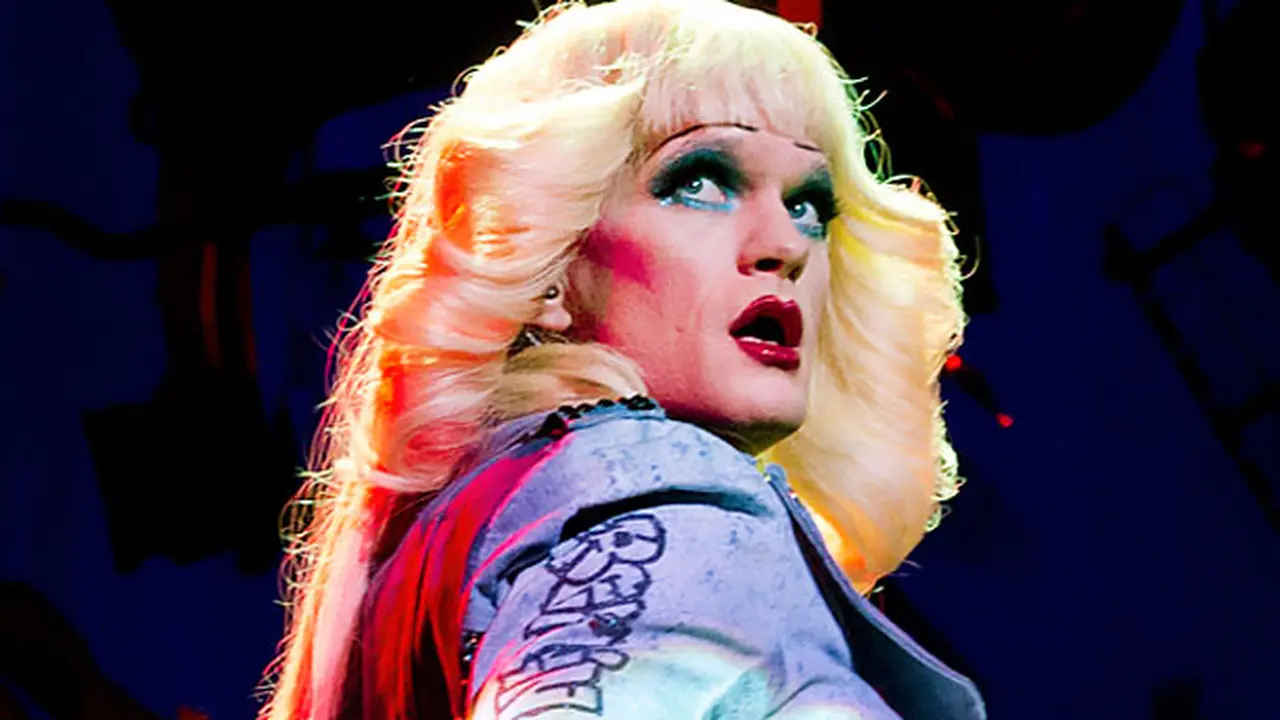 Tampil di Broadway, Neil Patrick Harris Memaki Fans