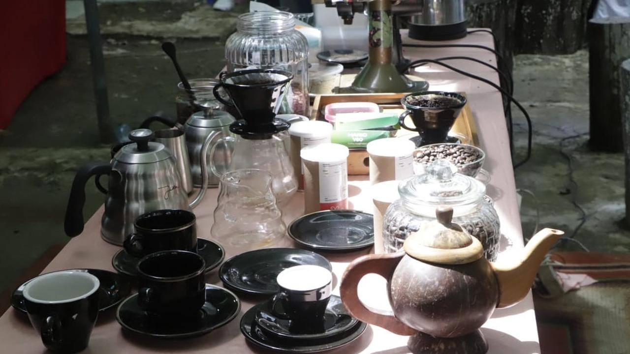 Mendes PDT Yandri Susanto Temukan Potensi Kopi Luwak di Kukar
