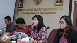 Komisioner KPI Agatha Lily penyelenggaraan Anugerah KPI 2015 di Jakarta, Jumat (27/11). Untuk memacu industri televisi KPI memberikan sejumlah penghargaan kepada insan pertelevisian Indonesia melalui ajang Anugerah KPI. (Liputan6.com/Angga Yuniar)