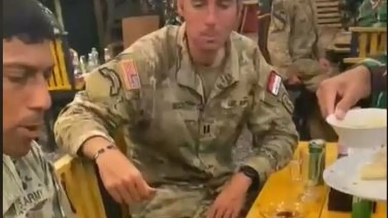 Reaksi Tentara Amerika Saat Mencoba Pempek Palembang
