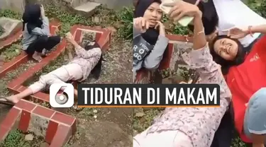 Ada-ada saja tingkah remaja saat ini untuk membuat konten. Seperti yang dilakukan beberapa remaja perempuan tiduran dan foto-foto di makam.