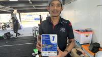 M Fadli saat mentas di ajang bLU cRU Yamaha Sunday Race 2023 di Sirkuit Mandalika, Minggu (17/12/2023). (Gregah Nurikhsani/Bola.com)
