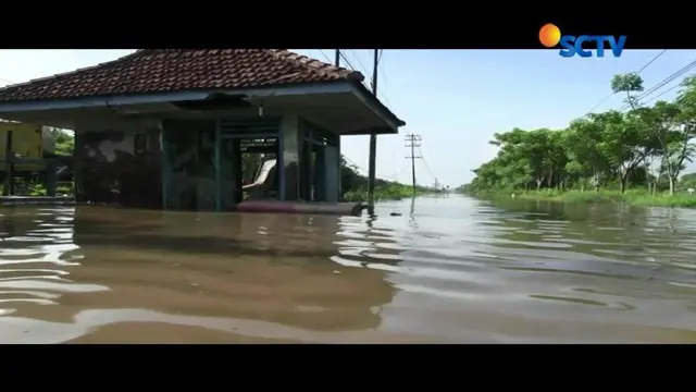 Jalan Raya Porong, Sidoarjo, Jawa Timur masih banjir, upaya penyedotan genangan air ke kolam penampungan terus dilakukan.