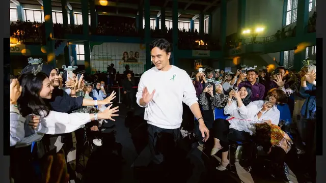 Nicholas Saputra dalam acara #Generasi Campus Roadshow yang digelar oleh Narasi di Universitas Pendidikan Indonesia, Bandung, baru-baru ini.